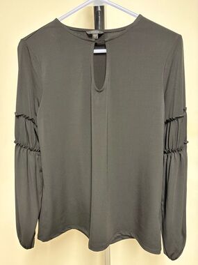 NWOT GUESS Black Keyhole Front, Ruched Tiered Balloon Long Sleeve Blouse XS